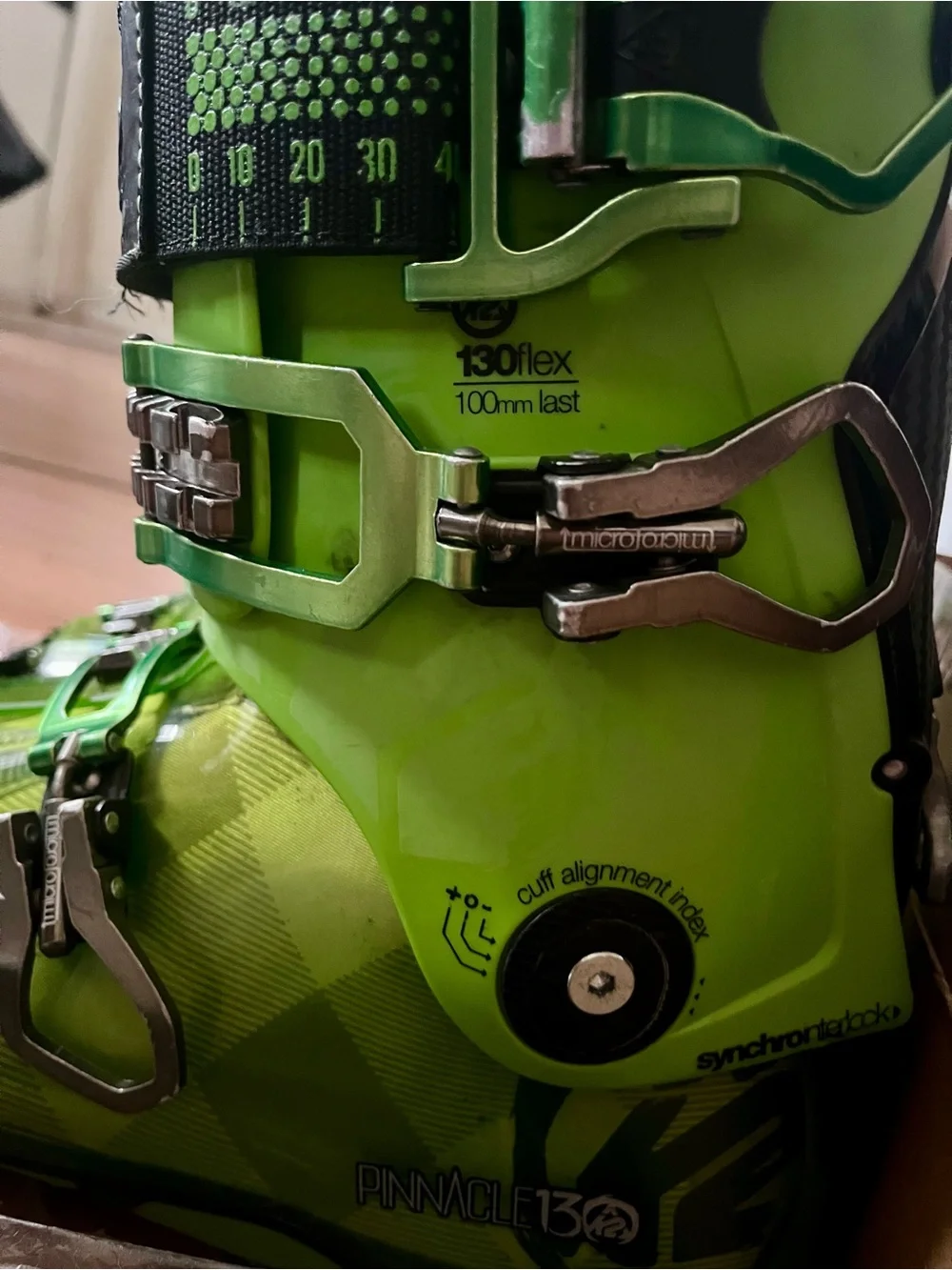 Pinnacle 130 Men's AT Ski Boots - Neon Green (100 mm)